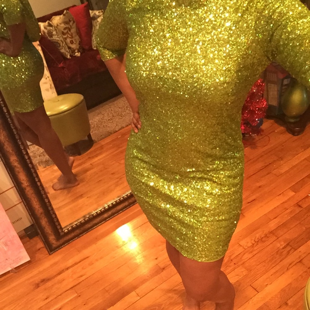 -NWT ASOS-Green sequins cocktail dress🧨